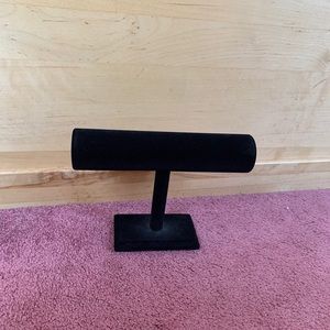 Single velvet jewelry stand